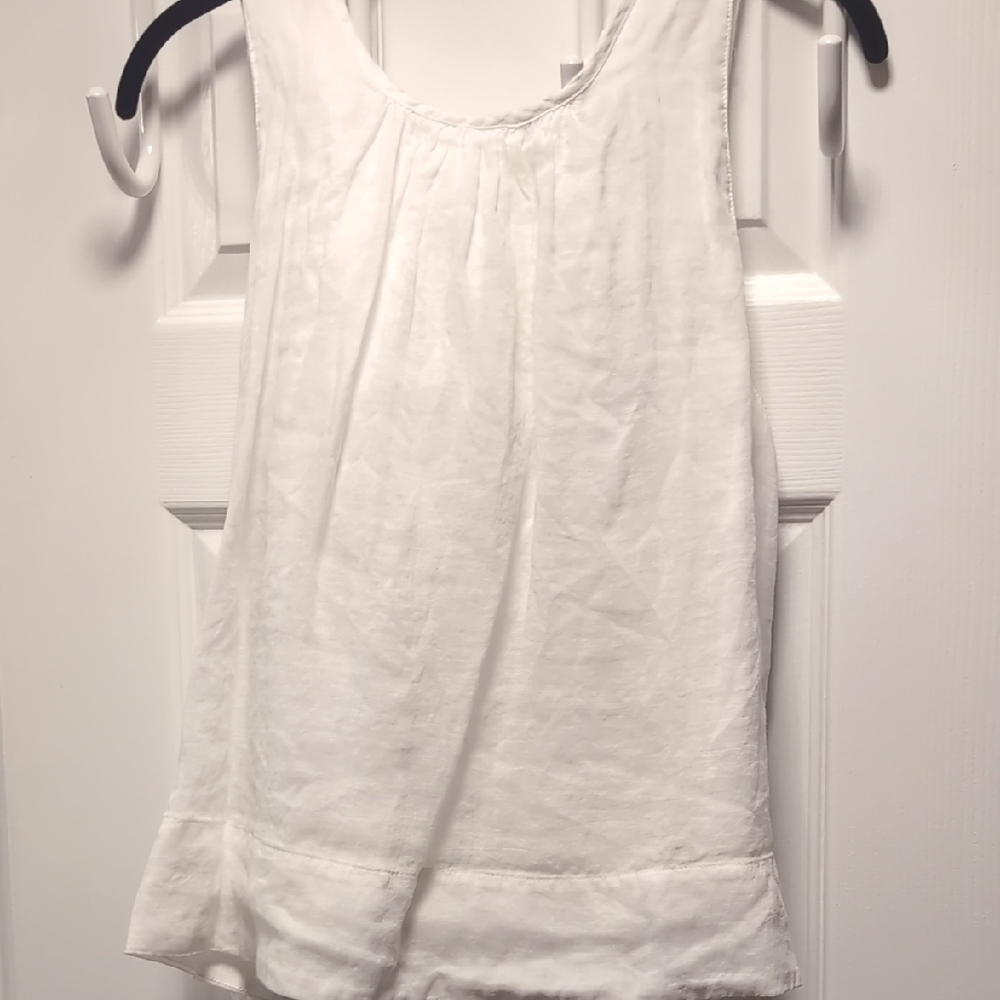 Chic White Sleeveless Blouse